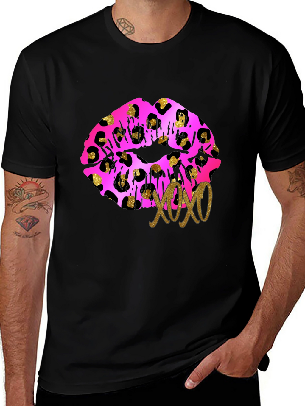 Leopard Lips XOXO Graphic Tee - Trendy Design!