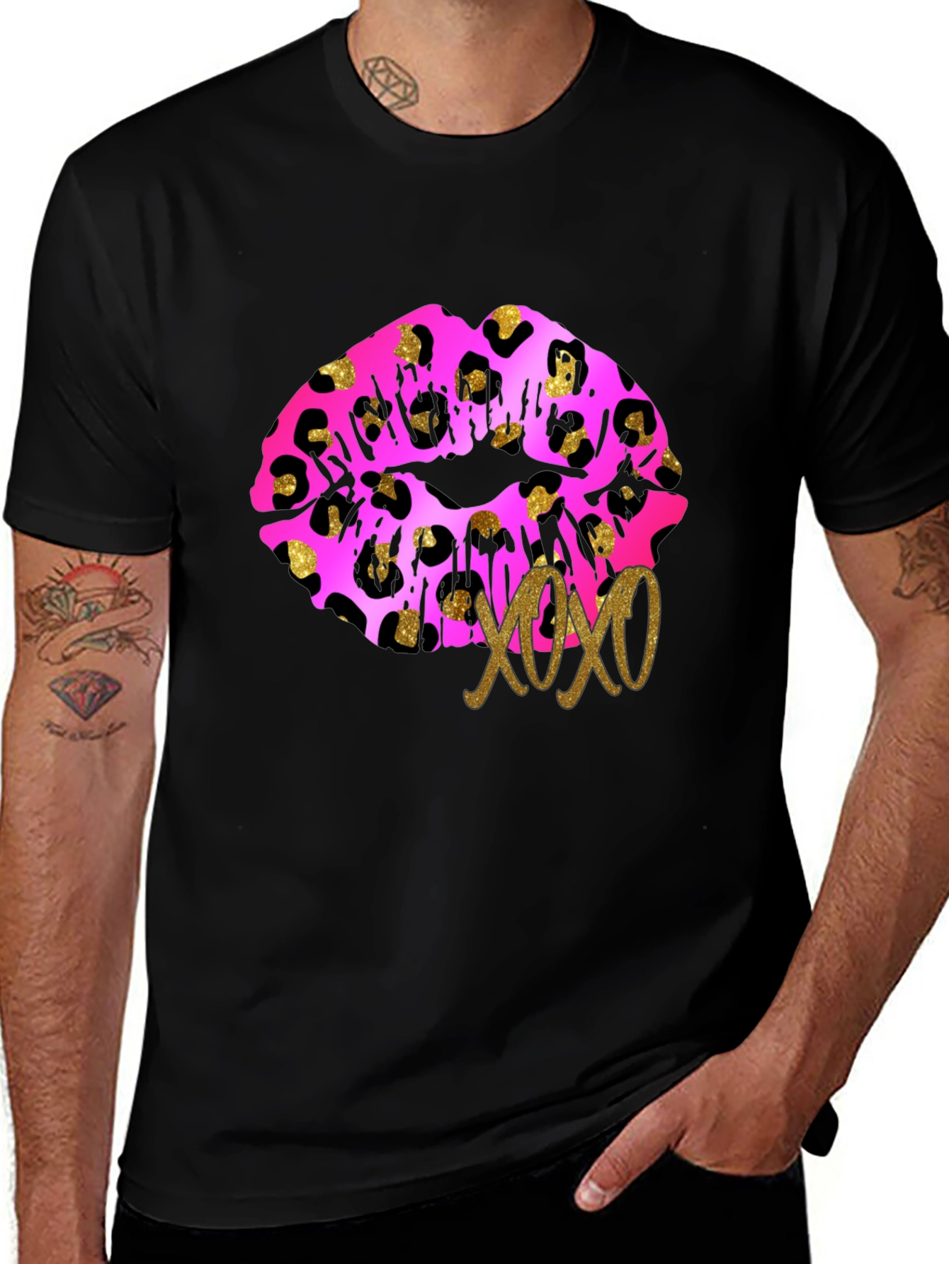 Leopard Lips XOXO Graphic Tee - Trendy Design!